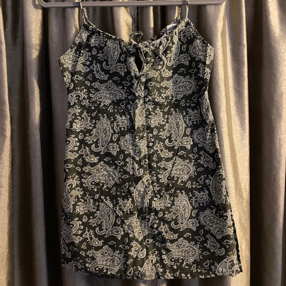 Aeropostale green paisley top